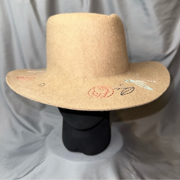 Wide Brim Hat Womens Tan Wool Embroidered Floral Country Cowgirl Y2K Boho Rodeo - Picture 1 of 9